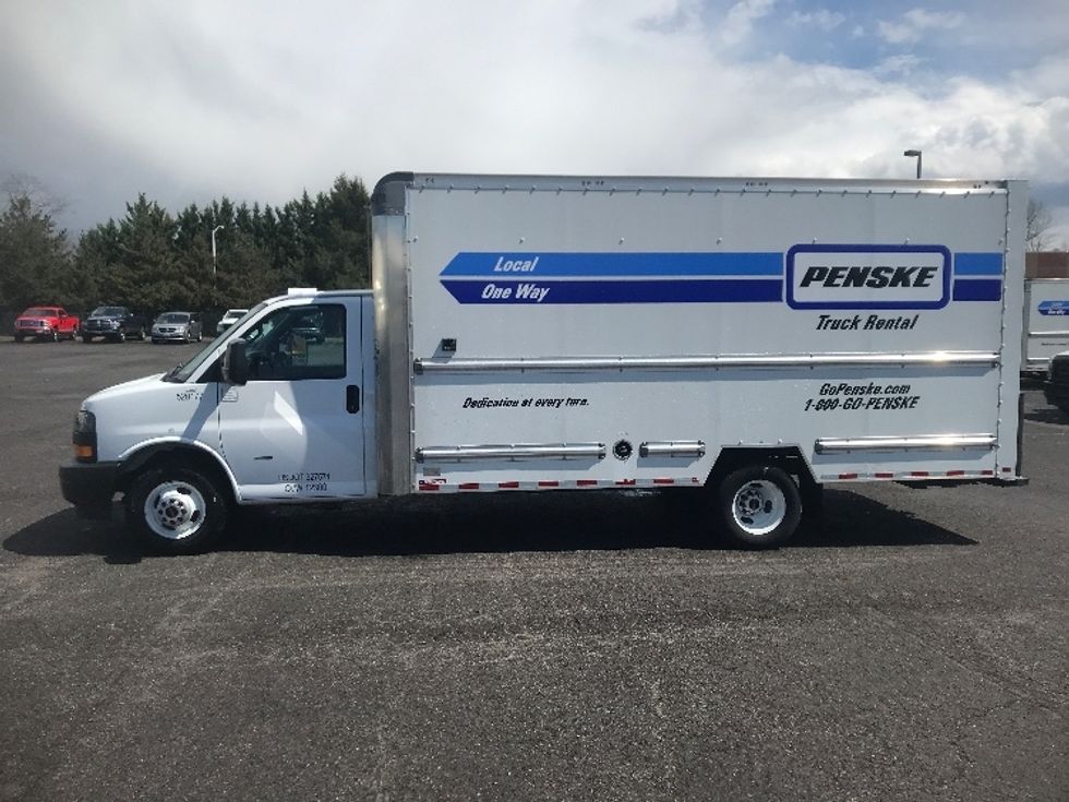 Light Duty Box Truck-Light and Medium Duty Trucks-GMC-2022-Savana G33903-Harrisburg-PA-29,715\n\t\tmiles-$ 42,500 - Image 4
