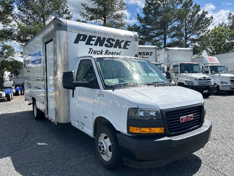 Light Duty Box Truck-Light and Medium Duty Trucks-GMC-2022-Savana G33903-Harrisburg-PA-30,256\n\t\tmiles-$ 41,500 - Image 1