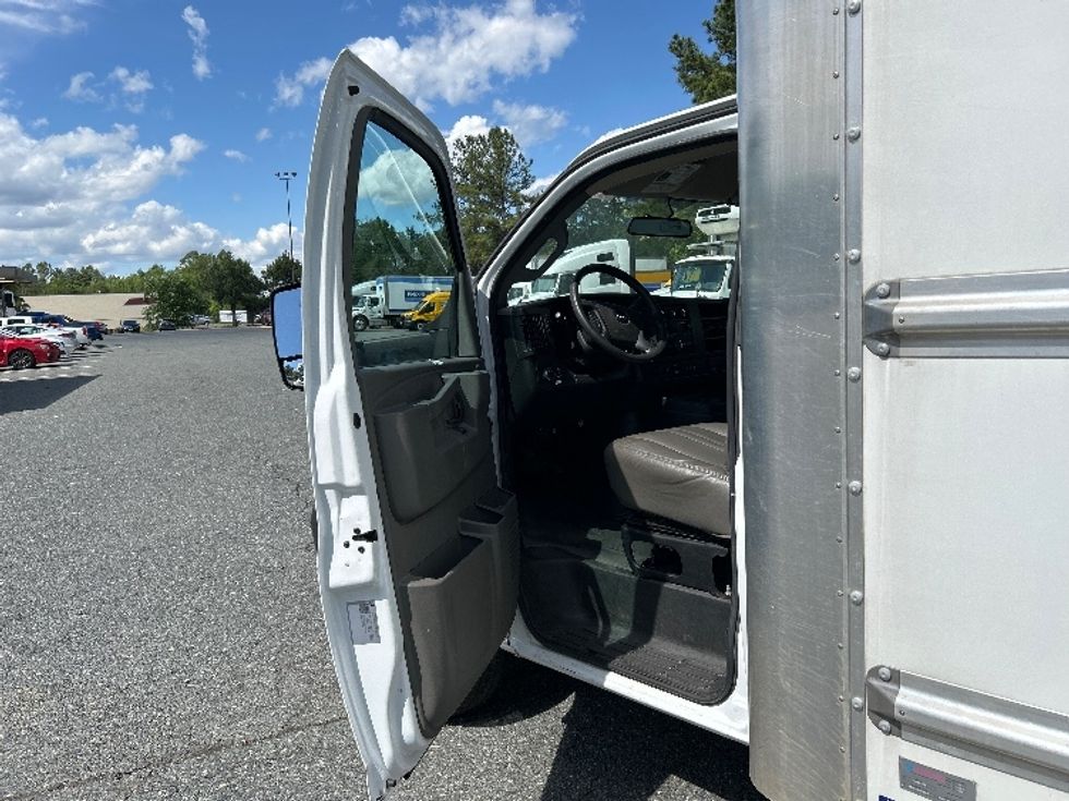 Light Duty Box Truck-Light and Medium Duty Trucks-GMC-2022-Savana G33903-Harrisburg-PA-30,256\n\t\tmiles-$ 41,500 - Image 16