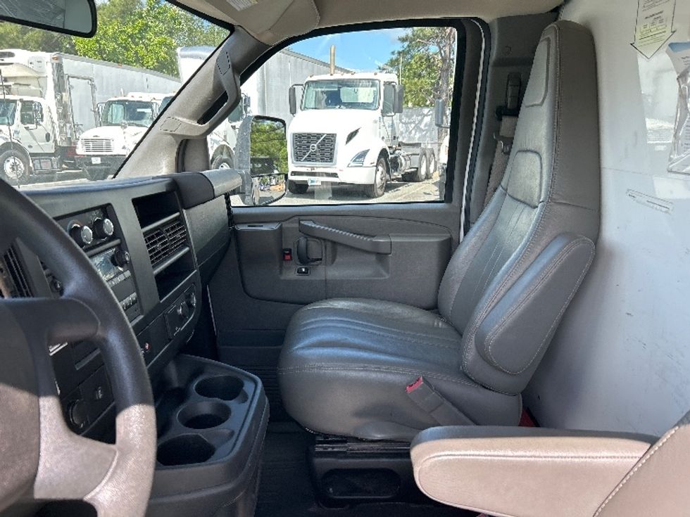 Light Duty Box Truck-Light and Medium Duty Trucks-GMC-2022-Savana G33903-Harrisburg-PA-30,256\n\t\tmiles-$ 41,500 - Image 19