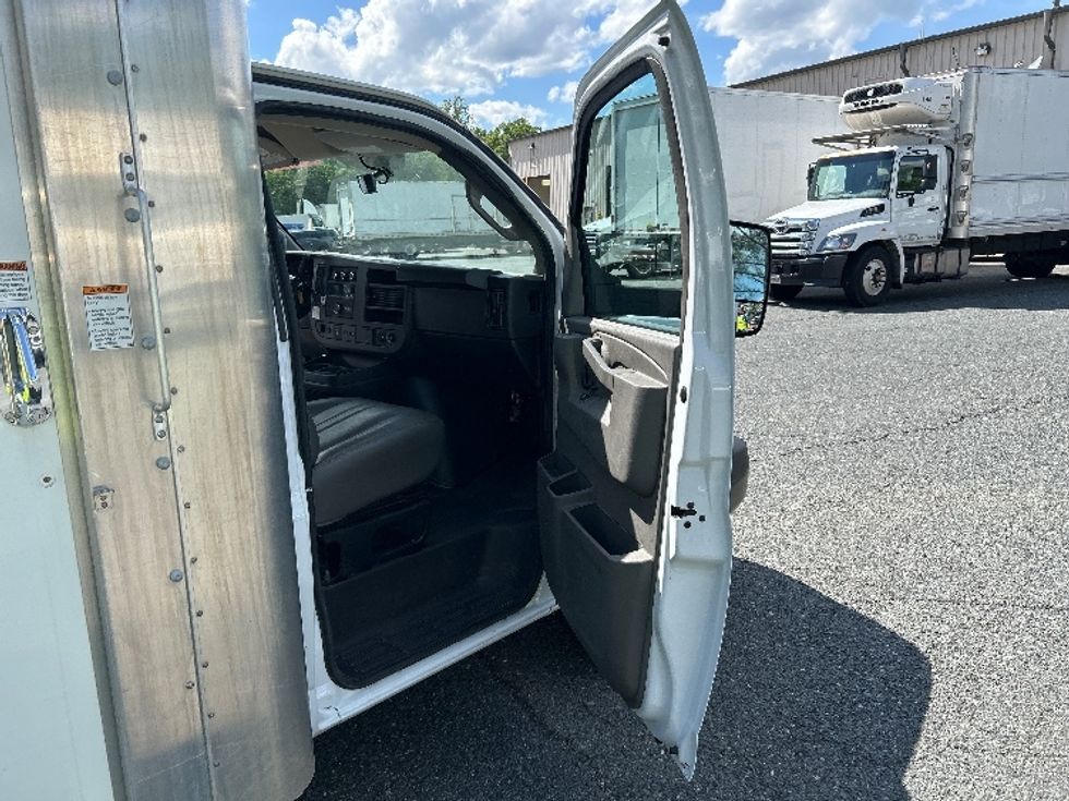 Light Duty Box Truck-Light and Medium Duty Trucks-GMC-2022-Savana G33903-Harrisburg-PA-30,256\n\t\tmiles-$ 41,500 - Image 20