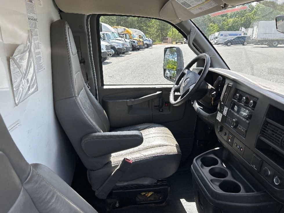 Light Duty Box Truck-Light and Medium Duty Trucks-GMC-2022-Savana G33903-Harrisburg-PA-30,256\n\t\tmiles-$ 41,500 - Image 22