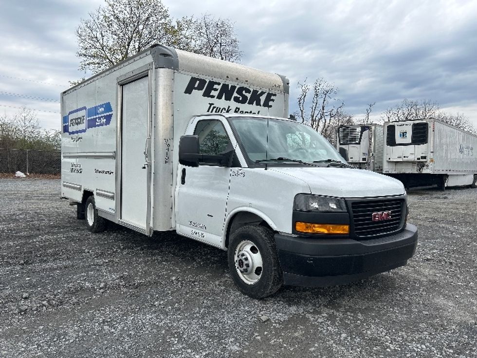 Light Duty Box Truck-Light and Medium Duty Trucks-GMC-2022-Savana G33903-Harrisburg-PA-39,097\n\t\tmiles-$ 41,500 - Image 1