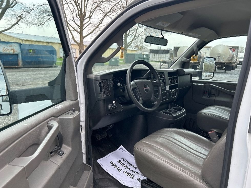 Light Duty Box Truck-Light and Medium Duty Trucks-GMC-2022-Savana G33903-Harrisburg-PA-39,097\n\t\tmiles-$ 41,500 - Image 16