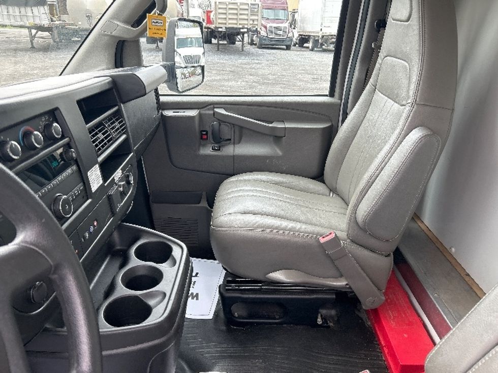 Light Duty Box Truck-Light and Medium Duty Trucks-GMC-2022-Savana G33903-Harrisburg-PA-39,097\n\t\tmiles-$ 41,500 - Image 19