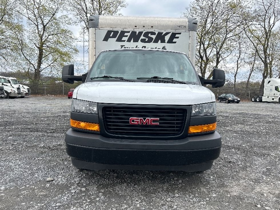 2022 Gmc Savana 3500 Cutaway photo 2