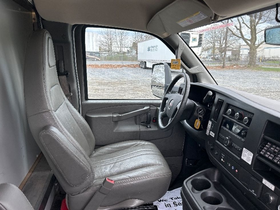Light Duty Box Truck-Light and Medium Duty Trucks-GMC-2022-Savana G33903-Harrisburg-PA-39,097\n\t\tmiles-$ 41,500 - Image 22