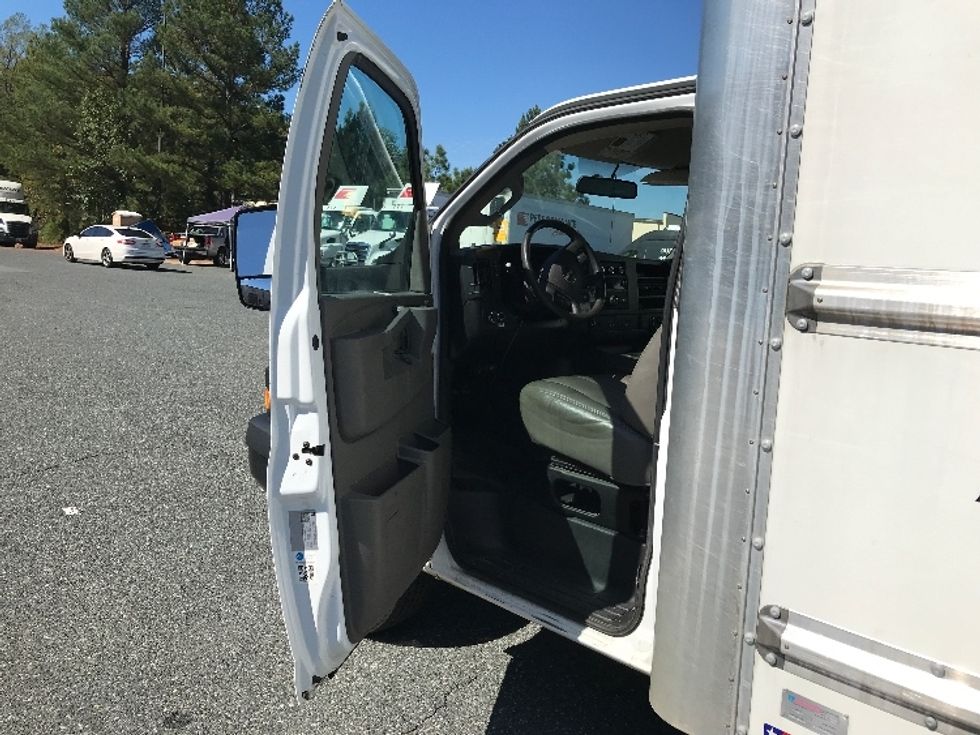 Light Duty Box Truck-Light and Medium Duty Trucks-GMC-2022-Savana G33903-Harrisburg-PA-41,493\n\t\tmiles-$ 40,250 - Image 16