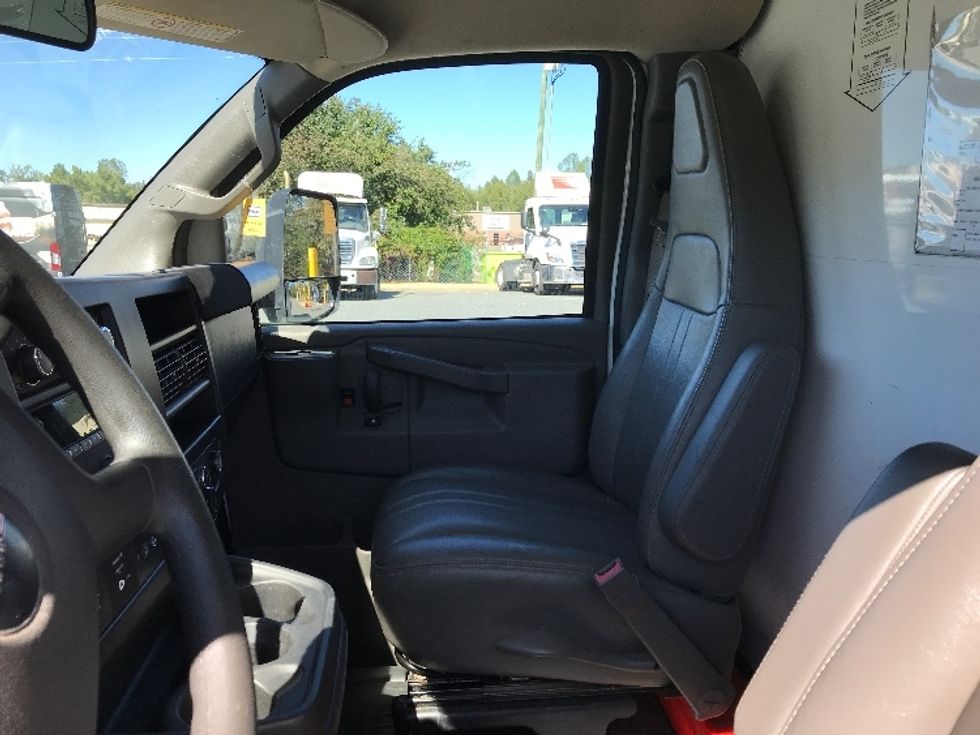 Light Duty Box Truck-Light and Medium Duty Trucks-GMC-2022-Savana G33903-Harrisburg-PA-41,493\n\t\tmiles-$ 40,250 - Image 19