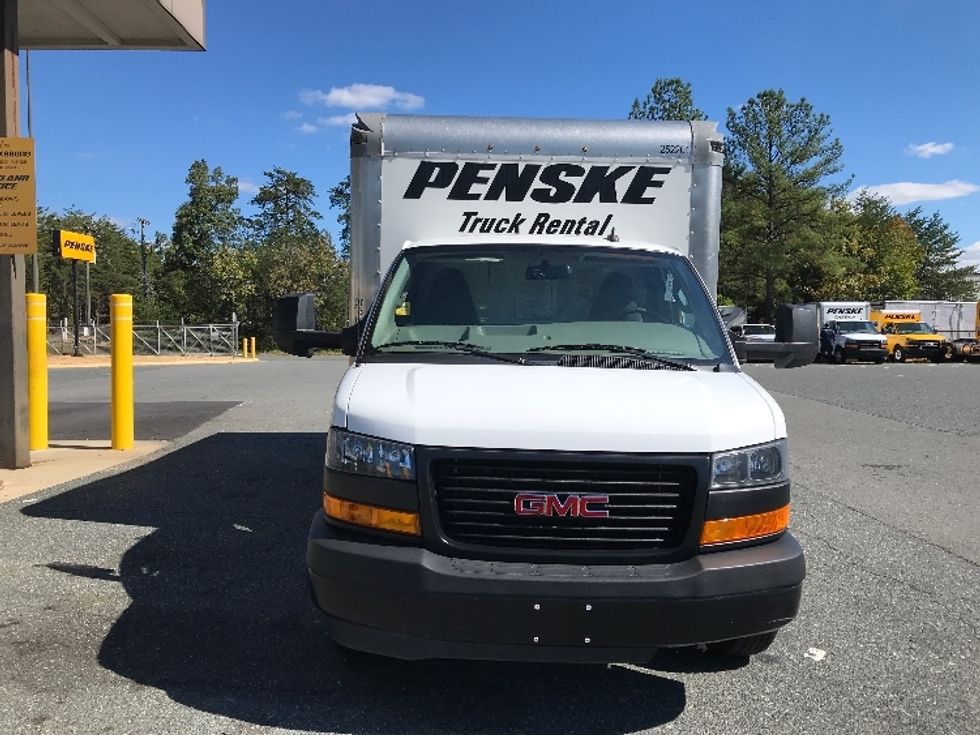 2022 Gmc Savana 3500 Cutaway photo 2