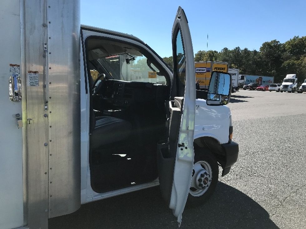 Light Duty Box Truck-Light and Medium Duty Trucks-GMC-2022-Savana G33903-Harrisburg-PA-41,493\n\t\tmiles-$ 40,250 - Image 20
