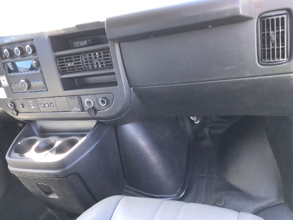 Light Duty Box Truck-Light and Medium Duty Trucks-GMC-2022-Savana G33903-Harrisburg-PA-41,493\n\t\tmiles-$ 40,250 - Image 21