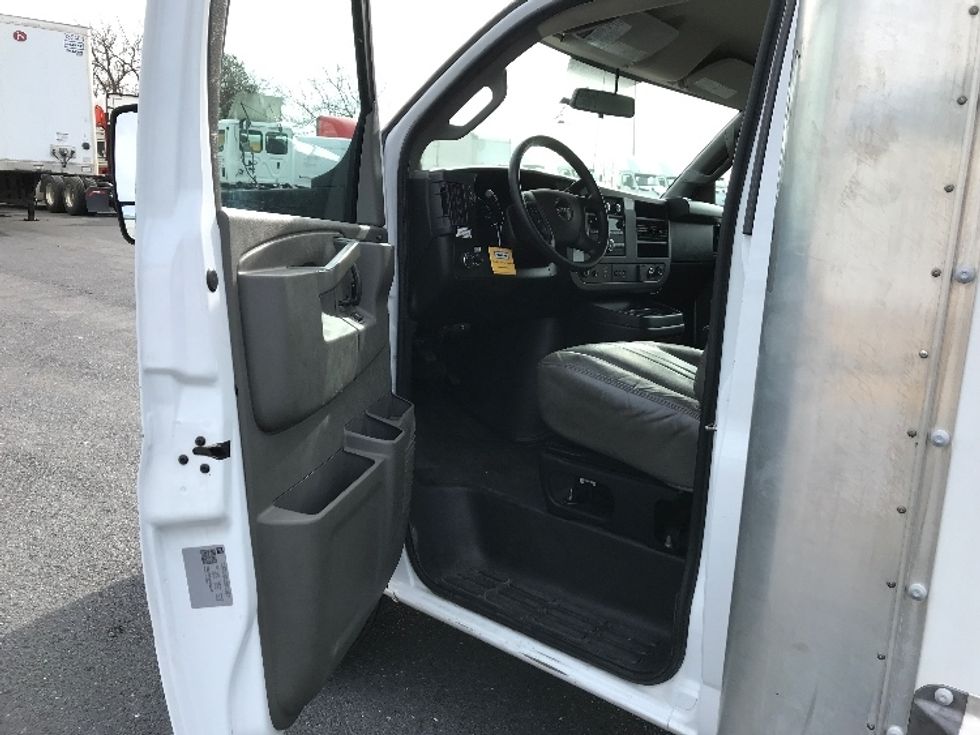 Light Duty Box Truck-Light and Medium Duty Trucks-GMC-2022-Savana G33903-Harrisonburg-VA-44,877\n\t\tmiles-$ 43,750 - Image 15