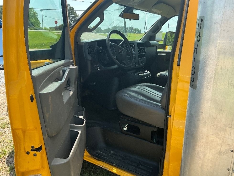 Light Duty Box Truck-Light and Medium Duty Trucks-GMC-2022-Savana G33903-Hattiesburg-MS-118,592\n\t\tmiles-$ 25,750 - Image 16
