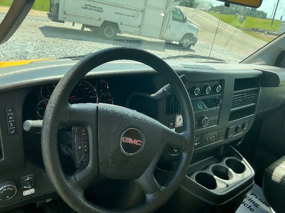 Light Duty Box Truck-Light and Medium Duty Trucks-GMC-2022-Savana G33903-Hattiesburg-MS-118,592\n\t\tmiles-$ 25,750 - Image 17