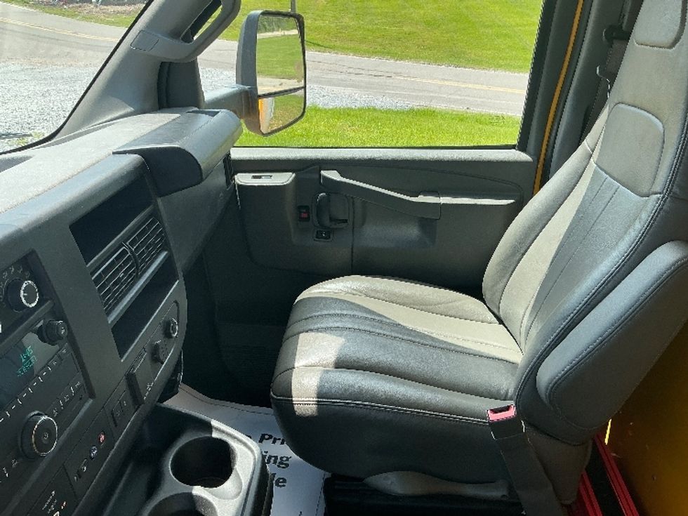 Light Duty Box Truck-Light and Medium Duty Trucks-GMC-2022-Savana G33903-Hattiesburg-MS-118,592\n\t\tmiles-$ 25,750 - Image 19