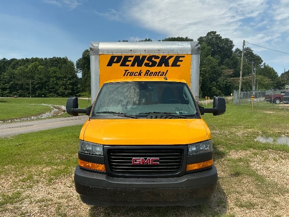 Light Duty Box Truck-Light and Medium Duty Trucks-GMC-2022-Savana G33903-Hattiesburg-MS-118,592\n\t\tmiles-$ 25,750 - Image 2