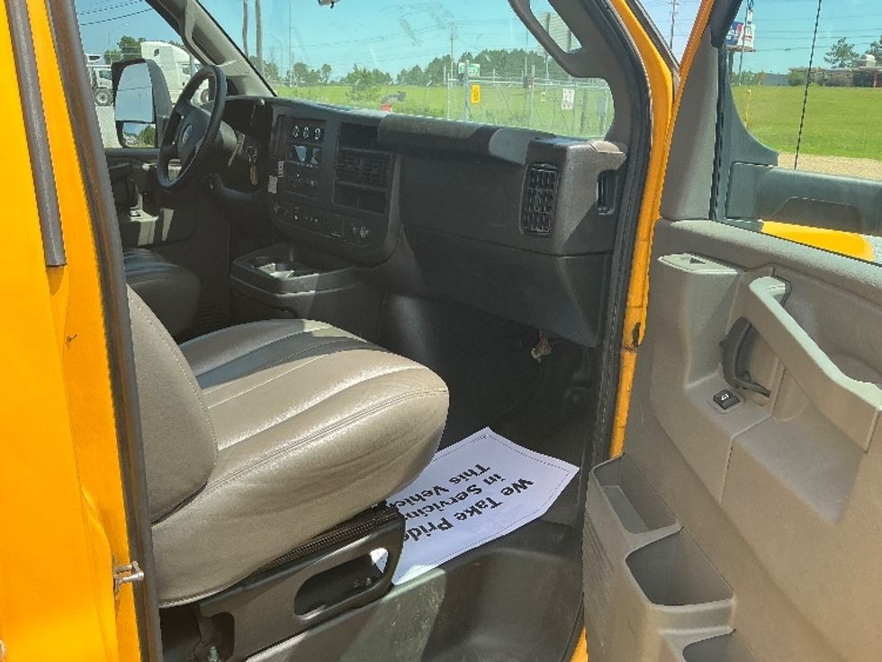 Light Duty Box Truck-Light and Medium Duty Trucks-GMC-2022-Savana G33903-Hattiesburg-MS-118,592\n\t\tmiles-$ 25,750 - Image 20