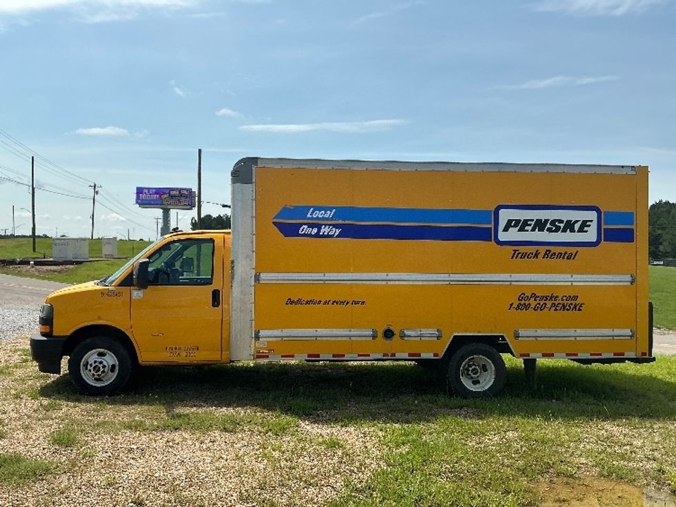 Light Duty Box Truck-Light and Medium Duty Trucks-GMC-2022-Savana G33903-Hattiesburg-MS-118,592\n\t\tmiles-$ 25,750 - Image 4