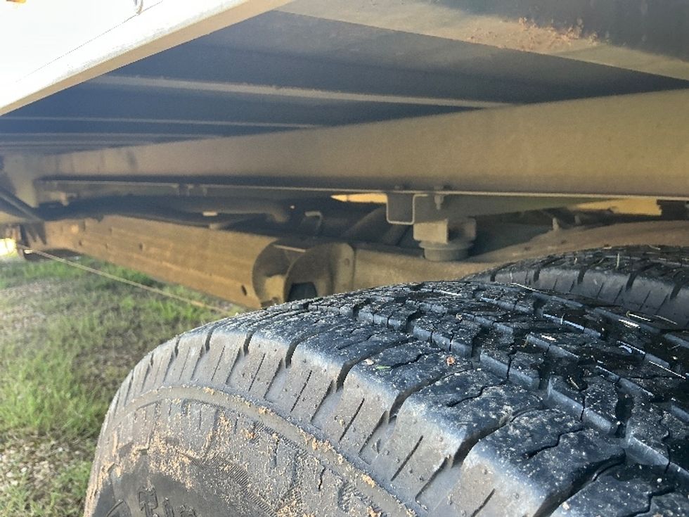 Light Duty Box Truck-Light and Medium Duty Trucks-GMC-2022-Savana G33903-Hattiesburg-MS-118,592\n\t\tmiles-$ 25,750 - Image 5