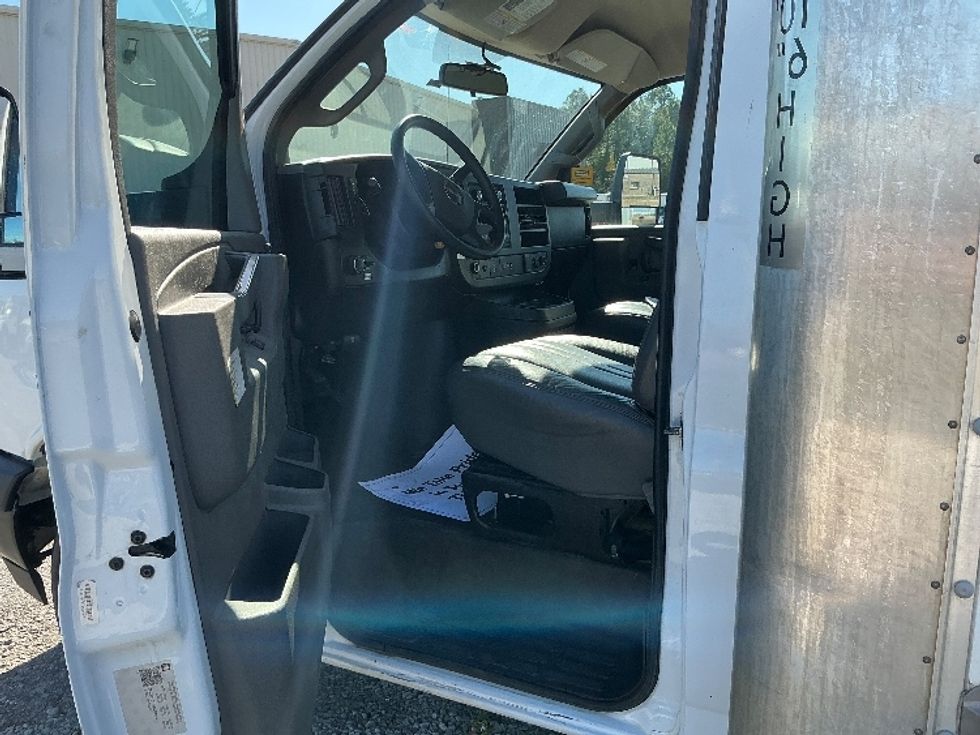 Light Duty Box Truck-Light and Medium Duty Trucks-GMC-2022-Savana G33903-Hattiesburg-MS-49,700\n\t\tmiles-$ 41,250 - Image 16