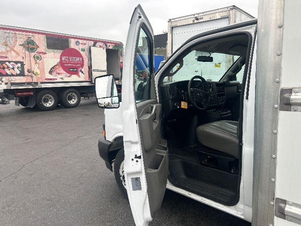 Light Duty Box Truck-Light and Medium Duty Trucks-GMC-2022-Savana G33903-Hayward-CA-93,403\n\t\tmiles-$ 30,250 - Image 16