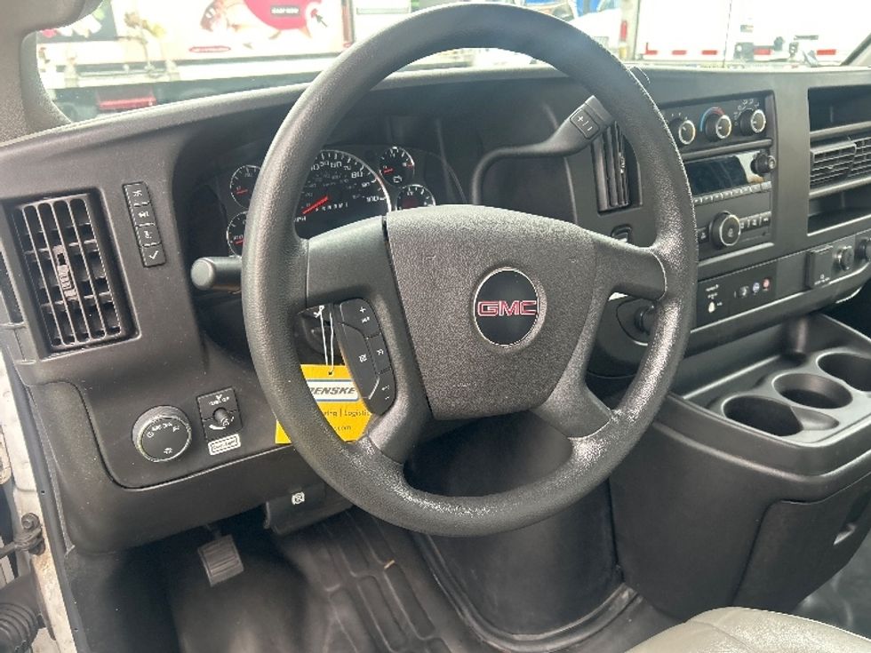 Light Duty Box Truck-Light and Medium Duty Trucks-GMC-2022-Savana G33903-Hayward-CA-93,403\n\t\tmiles-$ 30,250 - Image 17