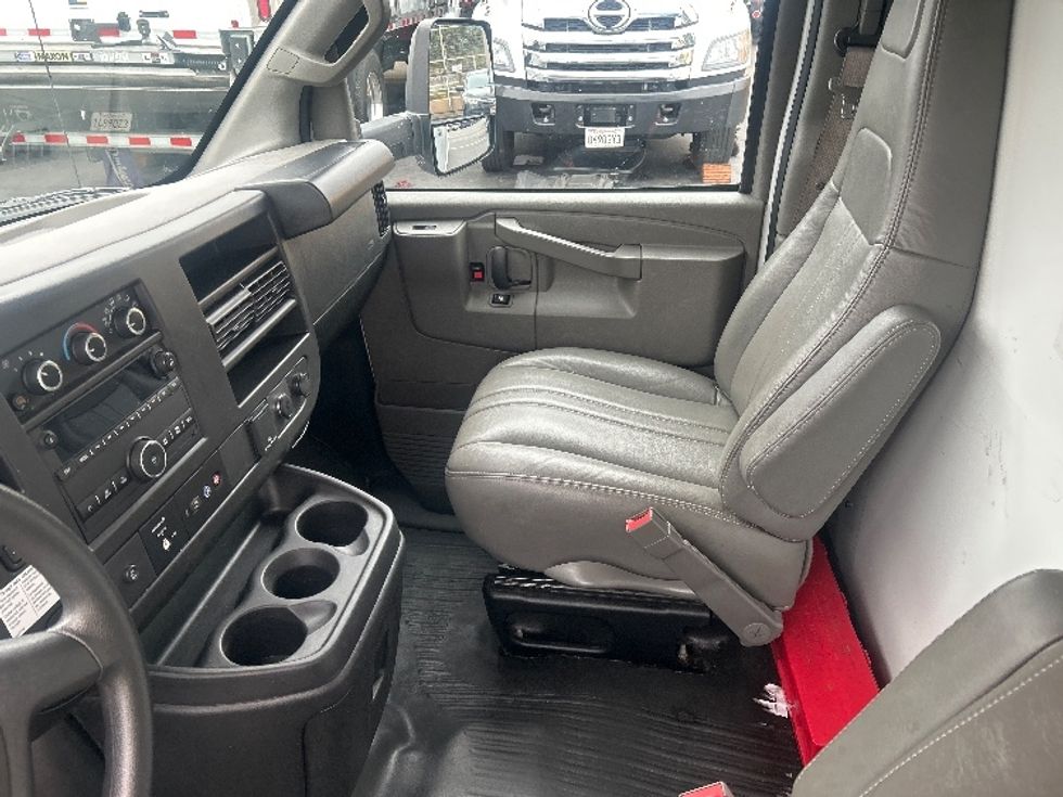 Light Duty Box Truck-Light and Medium Duty Trucks-GMC-2022-Savana G33903-Hayward-CA-93,403\n\t\tmiles-$ 30,250 - Image 19