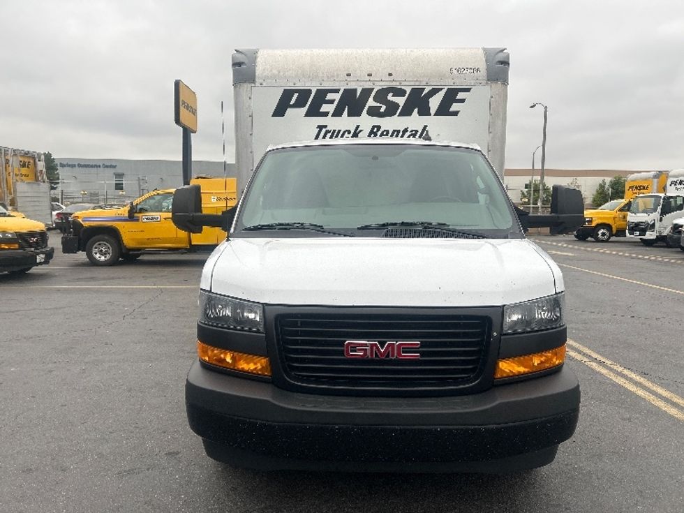 Light Duty Box Truck-Light and Medium Duty Trucks-GMC-2022-Savana G33903-Hayward-CA-93,403\n\t\tmiles-$ 30,250 - Image 2