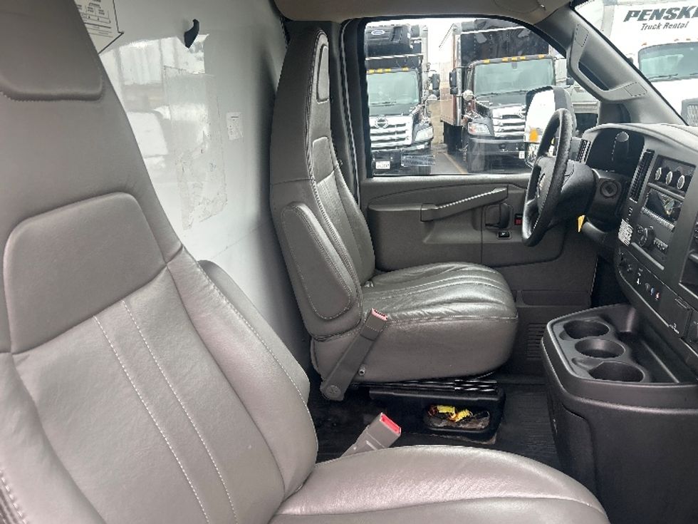 Light Duty Box Truck-Light and Medium Duty Trucks-GMC-2022-Savana G33903-Hayward-CA-93,403\n\t\tmiles-$ 30,250 - Image 22