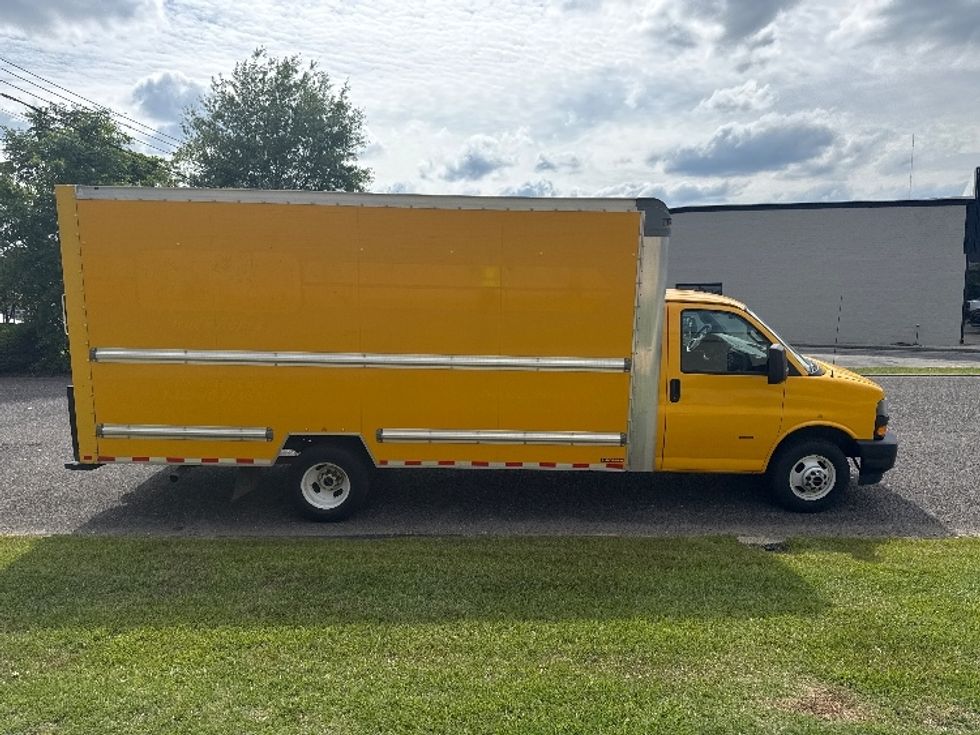 Light Duty Box Truck-Light and Medium Duty Trucks-GMC-2022-Savana G33903-Homewood-AL-100,803\n\t\tmiles-$ 27,250 - Image 15
