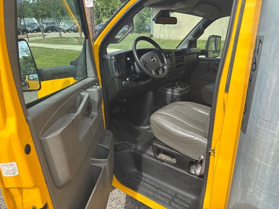 Light Duty Box Truck-Light and Medium Duty Trucks-GMC-2022-Savana G33903-Homewood-AL-100,803\n\t\tmiles-$ 27,250 - Image 16