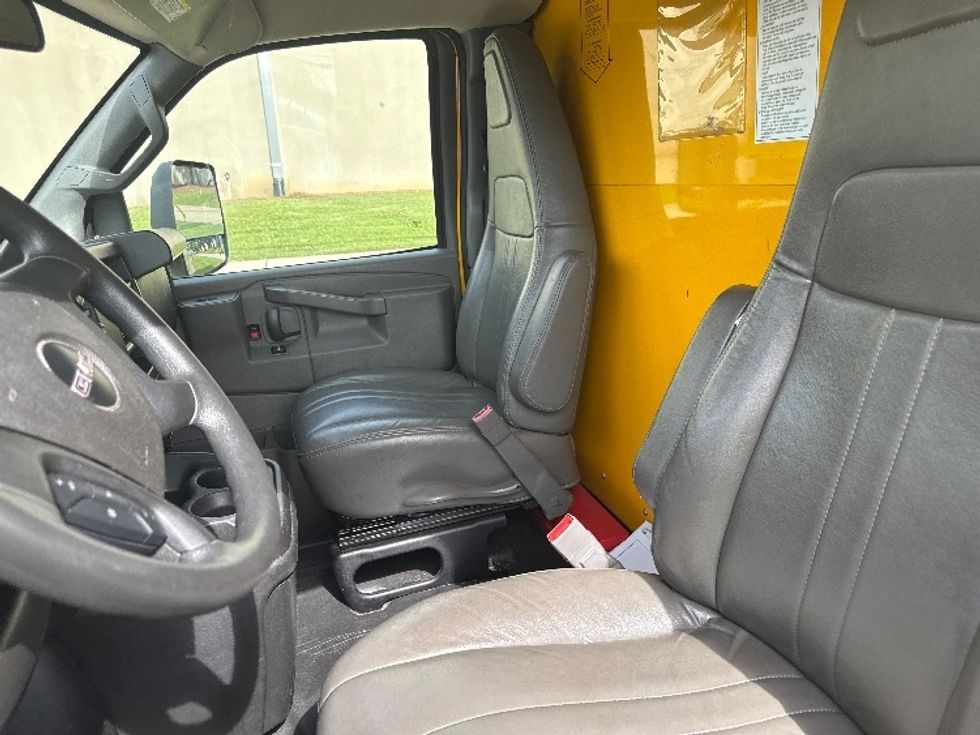 Light Duty Box Truck-Light and Medium Duty Trucks-GMC-2022-Savana G33903-Homewood-AL-100,803\n\t\tmiles-$ 27,250 - Image 19