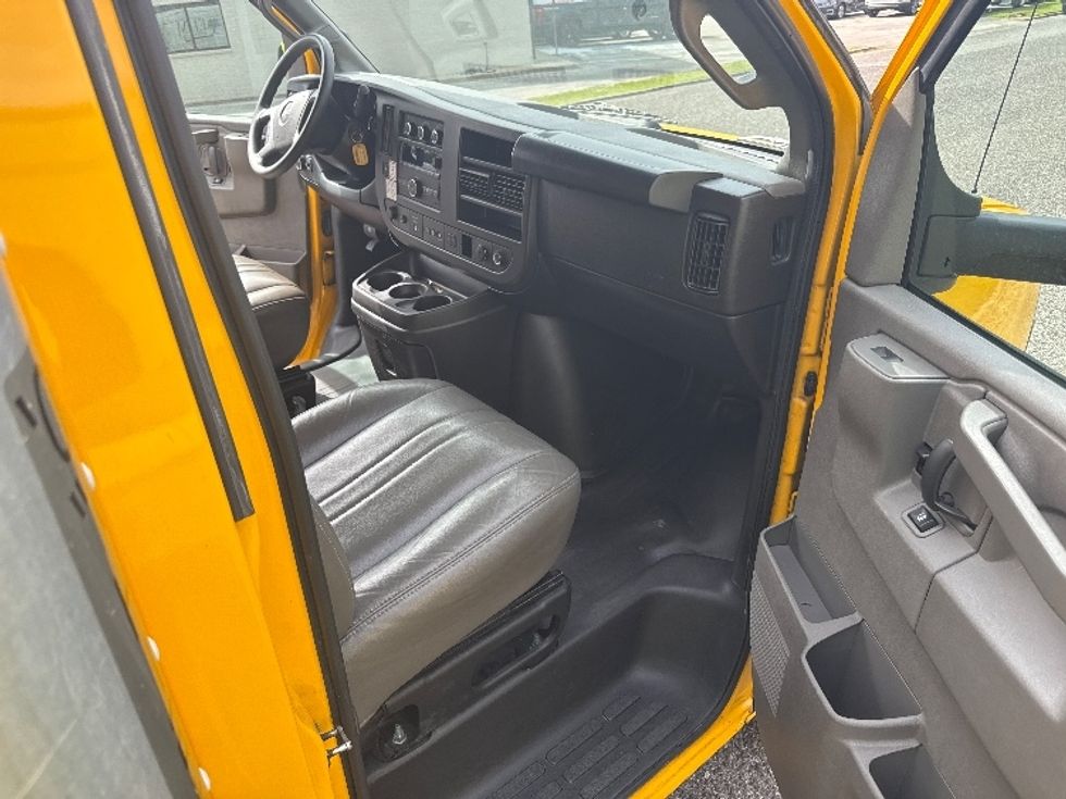 Light Duty Box Truck-Light and Medium Duty Trucks-GMC-2022-Savana G33903-Homewood-AL-100,803\n\t\tmiles-$ 27,250 - Image 20