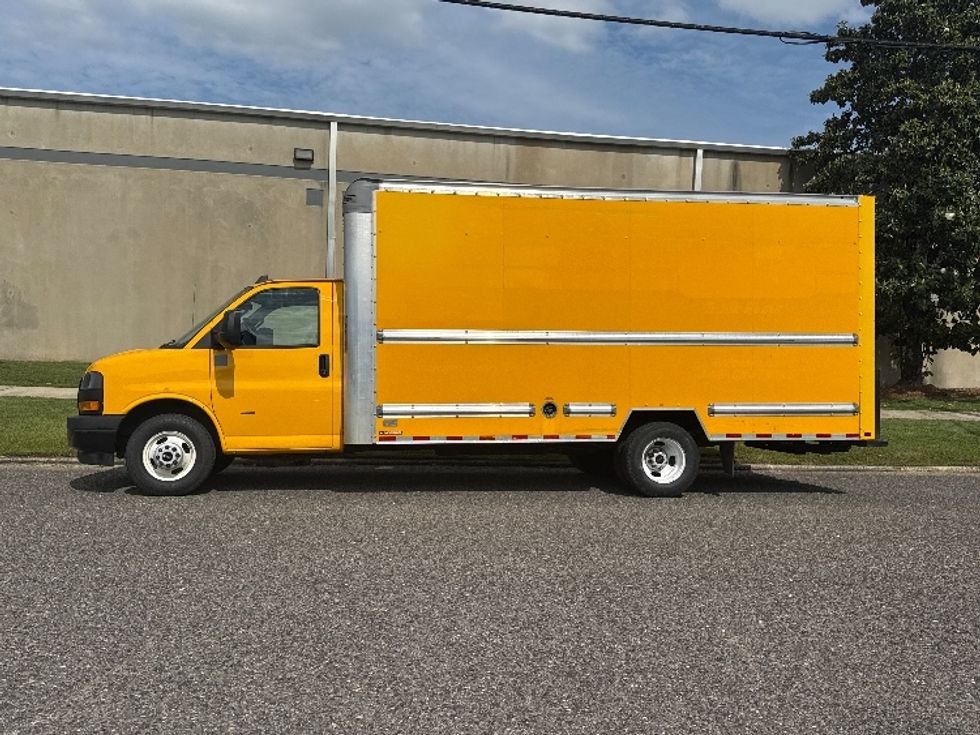 Light Duty Box Truck-Light and Medium Duty Trucks-GMC-2022-Savana G33903-Homewood-AL-100,803\n\t\tmiles-$ 27,250 - Image 4