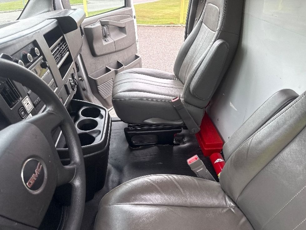 Light Duty Box Truck-Light and Medium Duty Trucks-GMC-2022-Savana G33903-Homewood-AL-104,579\n\t\tmiles-$ 32,750 - Image 19