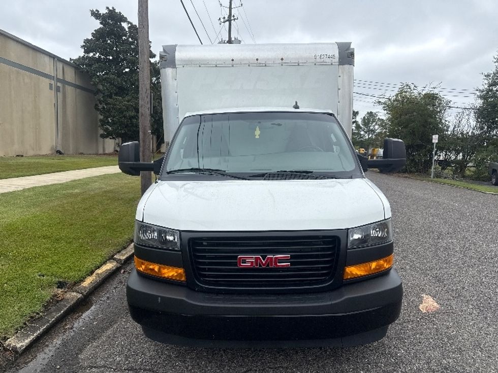 Light Duty Box Truck-Light and Medium Duty Trucks-GMC-2022-Savana G33903-Homewood-AL-104,579\n\t\tmiles-$ 32,750 - Image 2