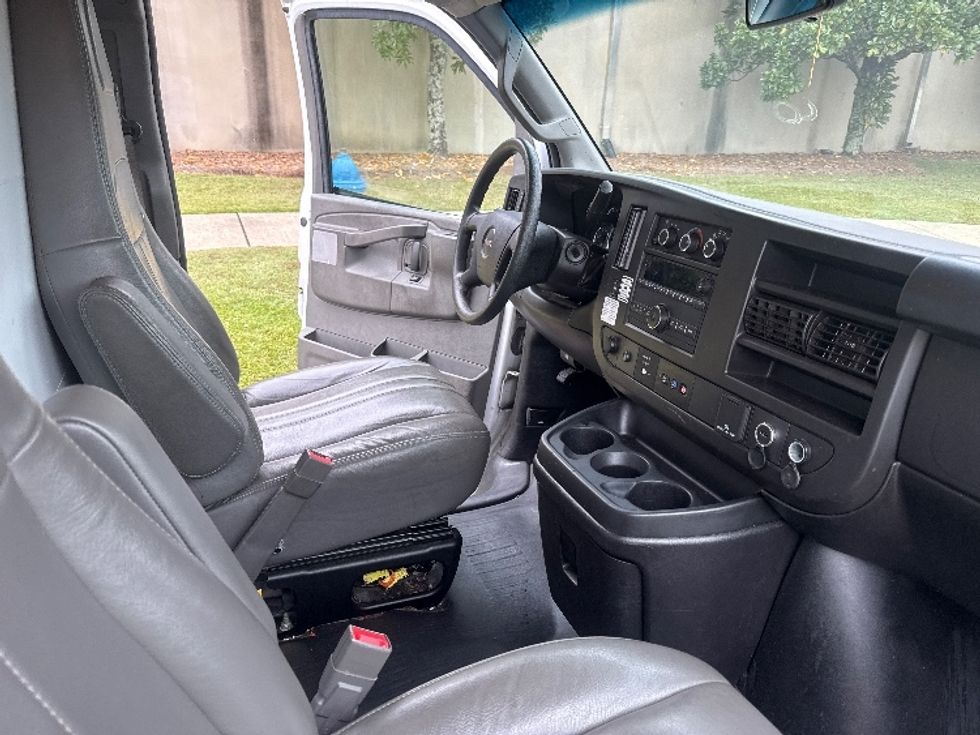 Light Duty Box Truck-Light and Medium Duty Trucks-GMC-2022-Savana G33903-Homewood-AL-104,579\n\t\tmiles-$ 32,750 - Image 22