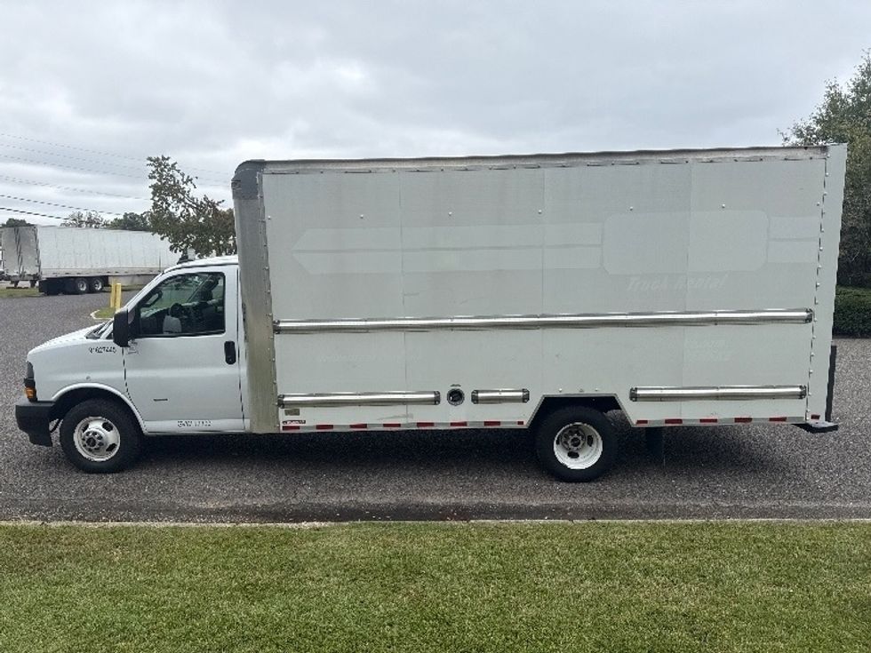 Light Duty Box Truck-Light and Medium Duty Trucks-GMC-2022-Savana G33903-Homewood-AL-104,579\n\t\tmiles-$ 32,750 - Image 4