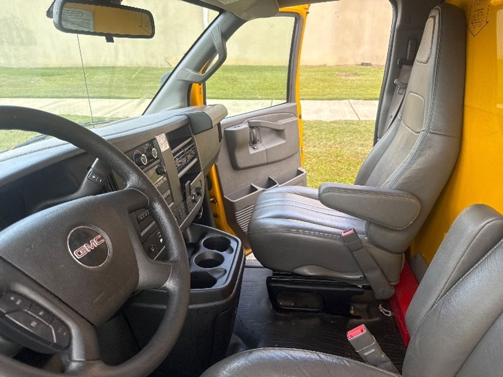Light Duty Box Truck-Light and Medium Duty Trucks-GMC-2022-Savana G33903-Homewood-AL-129,194\n\t\tmiles-$ 24,750 - Image 19