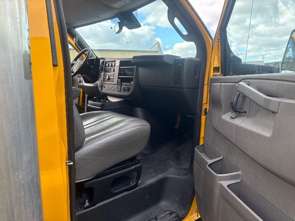 Light Duty Box Truck-Light and Medium Duty Trucks-GMC-2022-Savana G33903-Homewood-AL-129,194\n\t\tmiles-$ 24,750 - Image 20