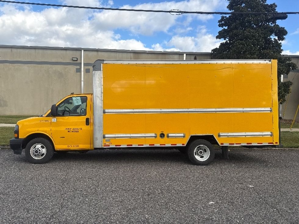 Light Duty Box Truck-Light and Medium Duty Trucks-GMC-2022-Savana G33903-Homewood-AL-129,194\n\t\tmiles-$ 24,750 - Image 4