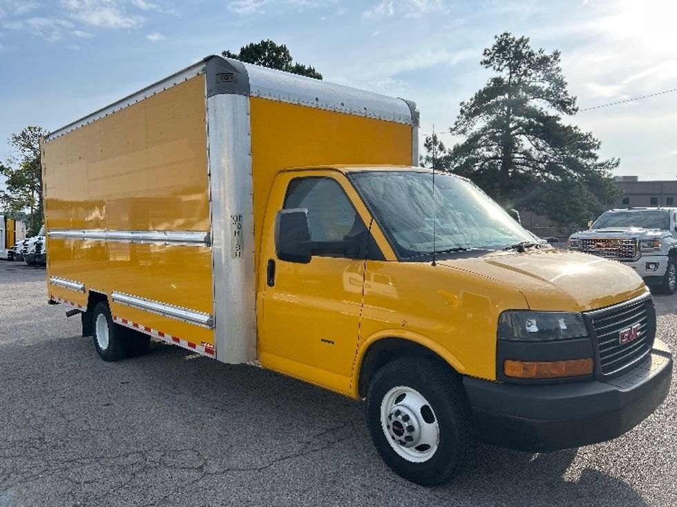 Light Duty Box Truck-Light and Medium Duty Trucks-GMC-2022-Savana G33903-Homewood-AL-86,297\n\t\tmiles-$ 30,500 - Image 1