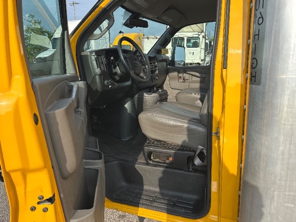 Light Duty Box Truck-Light and Medium Duty Trucks-GMC-2022-Savana G33903-Homewood-AL-86,297\n\t\tmiles-$ 30,500 - Image 16