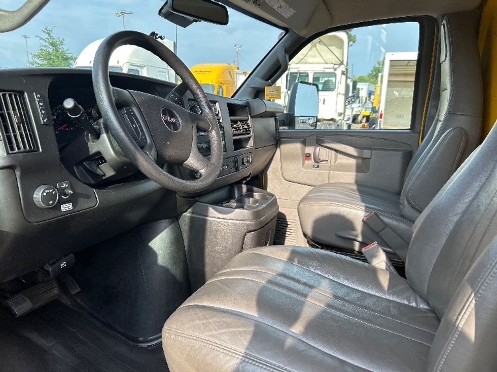 Light Duty Box Truck-Light and Medium Duty Trucks-GMC-2022-Savana G33903-Homewood-AL-86,297\n\t\tmiles-$ 30,500 - Image 17