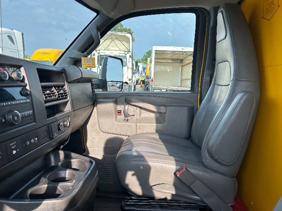Light Duty Box Truck-Light and Medium Duty Trucks-GMC-2022-Savana G33903-Homewood-AL-86,297\n\t\tmiles-$ 30,500 - Image 19