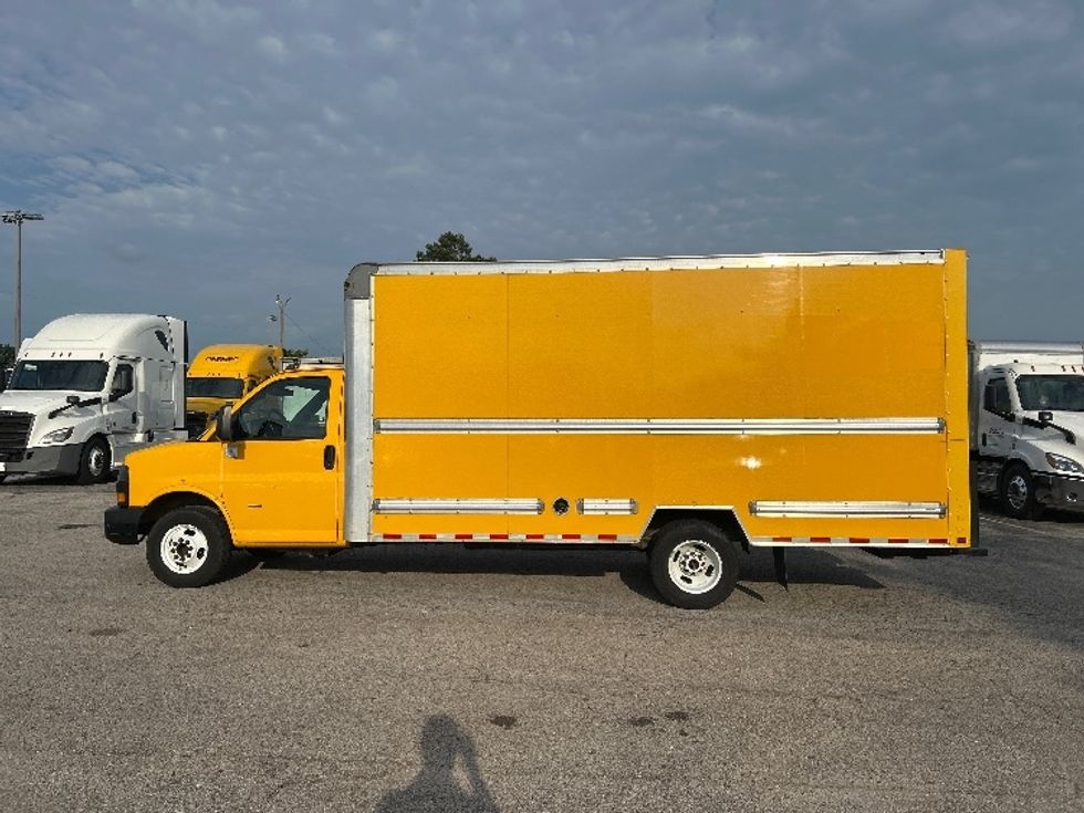 Light Duty Box Truck-Light and Medium Duty Trucks-GMC-2022-Savana G33903-Homewood-AL-86,297\n\t\tmiles-$ 30,500 - Image 4