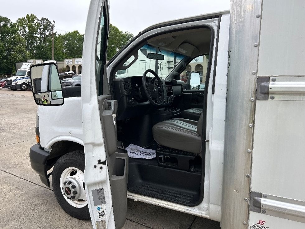 Light Duty Box Truck-Light and Medium Duty Trucks-GMC-2022-Savana G33903-Homewood-AL-95,407\n\t\tmiles-$ 31,500 - Image 16