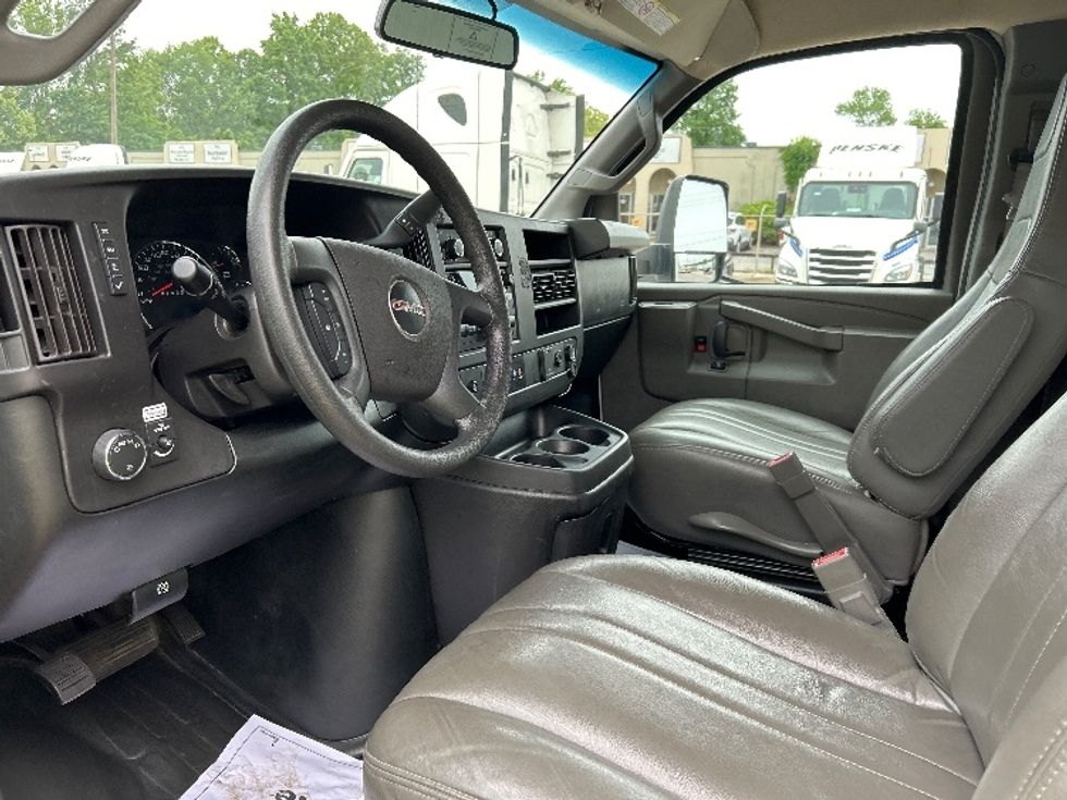 Light Duty Box Truck-Light and Medium Duty Trucks-GMC-2022-Savana G33903-Homewood-AL-95,407\n\t\tmiles-$ 31,500 - Image 17