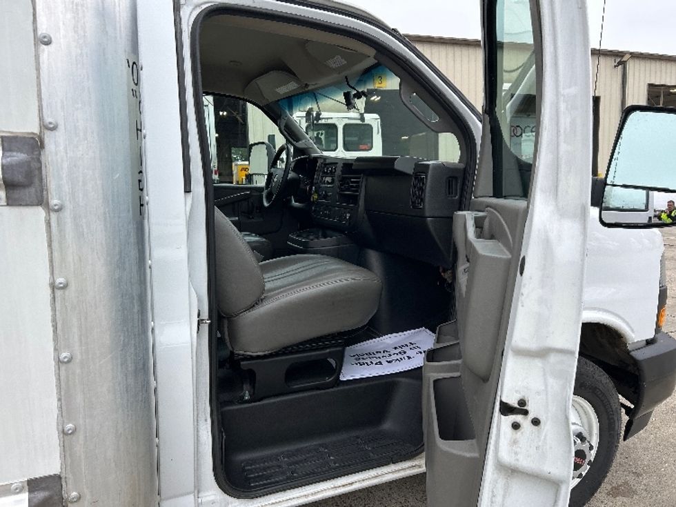 Light Duty Box Truck-Light and Medium Duty Trucks-GMC-2022-Savana G33903-Homewood-AL-95,407\n\t\tmiles-$ 31,500 - Image 20